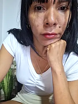 Doll Loren online show from February 17, 2025, 4:37 pm