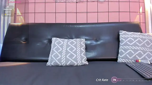 mensia hernandz online show from February 26, 2025, 4:35 pm