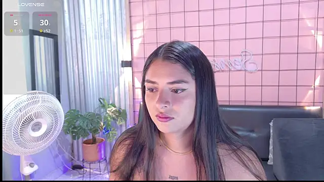 mensia hernandz online show from October 3, 2025, 1:30 pm