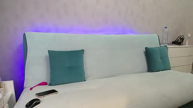 Snapshot of LindyVSAndy chatting on November 8, 2025, 12:22 am LindyVSAndy online show from November 8, 2025, 12:22 am