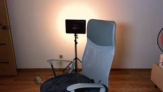 EllsaJean  online show from July 26, 2026, 9:32 pm