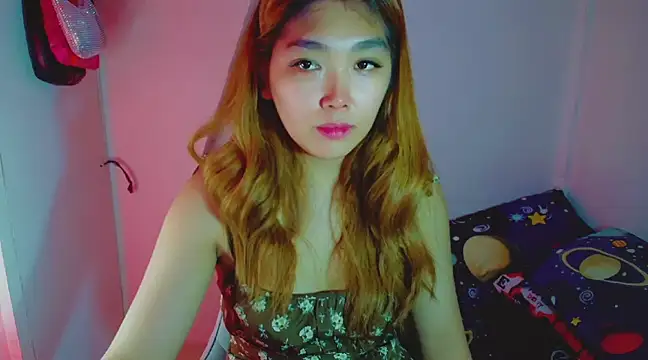 Snapshot of TR4NSCUTI3 chatting on December 14, 2024, 8:18 pm TR4NSCUTI3 online show from December 14, 2024, 8:18 pm