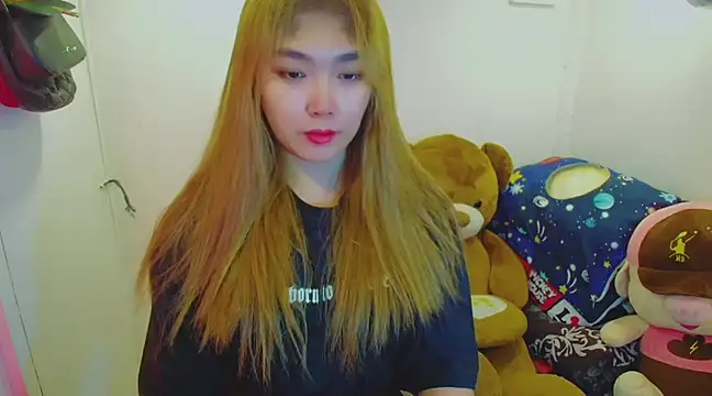 Snapshot of TR4NSCUTI3 chatting on February 1, 2025, 9:51 pm TR4NSCUTI3 online show from February 1, 2025, 9:51 pm