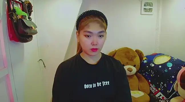 Snapshot of TR4NSCUTI3 chatting on February 2, 2025, 1:02 am TR4NSCUTI3 online show from February 2, 2025, 1:02 am