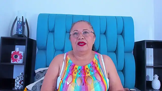 Snapshot of Keira_Lennox chatting on February 12, 2025, 12:44 pm Keira Lennox online show from February 12, 2025, 12:44 pm