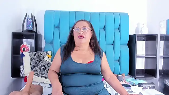 Snapshot of Keira_Lennox chatting on March 8, 2025, 3:13 pm Keira Lennox online show from March 8, 2025, 3:13 pm