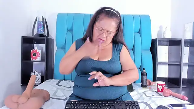 Snapshot of Keira_Lennox chatting on March 8, 2025, 6:16 pm Keira Lennox online show from March 8, 2025, 6:16 pm