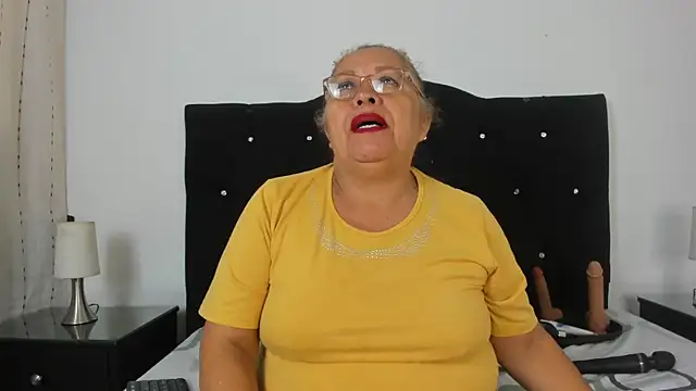 Snapshot of Keira_Lennox chatting on November 15, 2025, 11:40 am Keira Lennox online show from November 15, 2025, 11:40 am