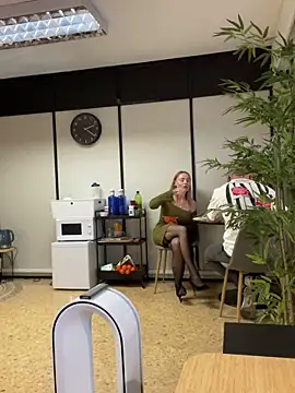 EmaSalis online show from December 10, 2024, 1:22 pm