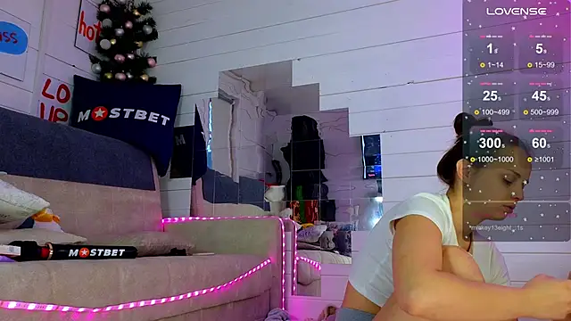 Snapshot of Misss_Vikk chatting on December 8, 2024, 8:30 am Misss Vikk online show from December 8, 2024, 8:30 am