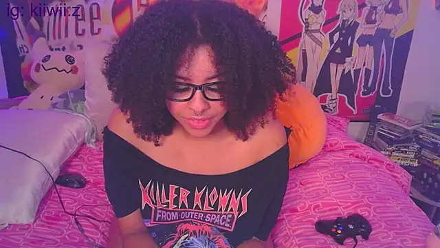 Snapshot of N1NT3NDH03 chatting on February 11, 2025, 4:33 am N1NT3NDH03 online show from February 11, 2025, 4:33 am