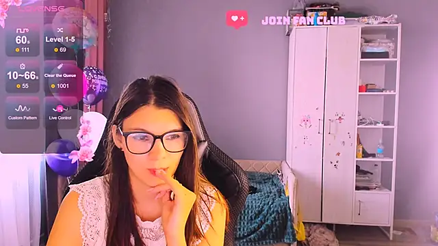 MollyLollipop online show from October 29, 2025, 6:37 am