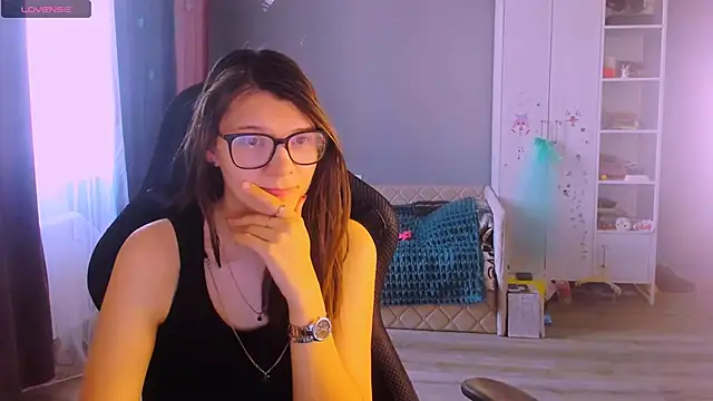 MollyLollipop online show from March 25, 2026, 4:07 am