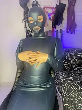 Snapshot of mylatexpleasure chatting on August 1, 2026, 7:35 pm mylatexpleasure online show from August 1, 2026, 7:35 pm