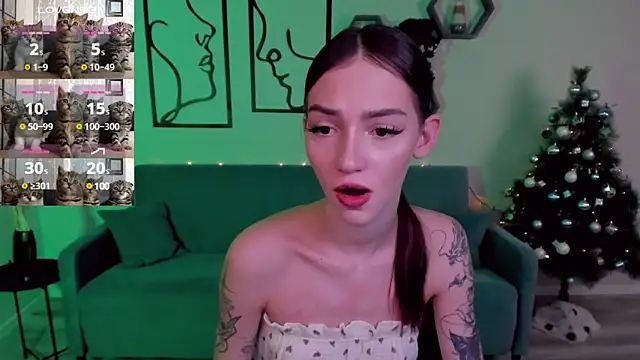 Snapshot of SophieCatty chatting on January 4, 2025, 1:53 pm SophieCatty online show from January 4, 2025, 1:53 pm