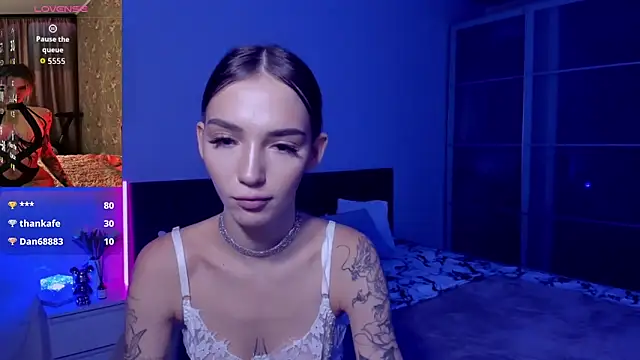 Snapshot of SophieCatty chatting on October 19, 2025, 10:43 pm SophieCatty online show from October 19, 2025, 10:43 pm