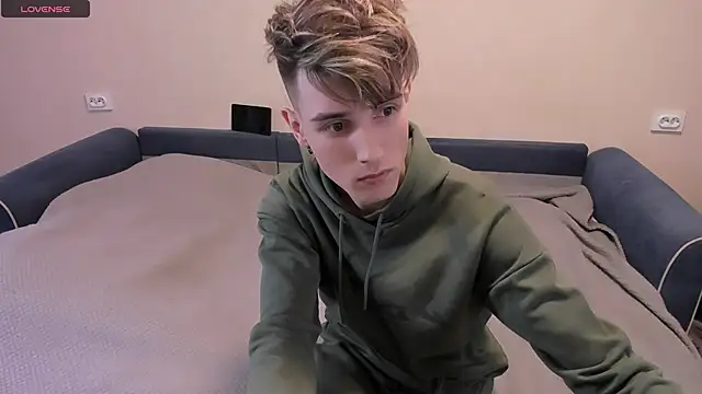 Snapshot of James_Mills chatting on March 6, 2025, 7:10 pm James Mills online show from March 6, 2025, 7:10 pm