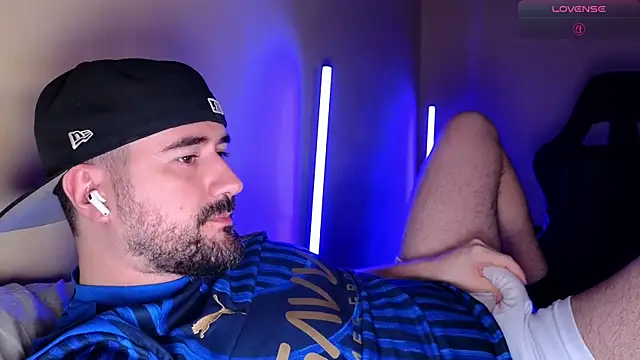 Snapshot of DominantTheo chatting on April 23, 2026, 3:41 am DominantTheo online show from April 23, 2026, 3:41 am