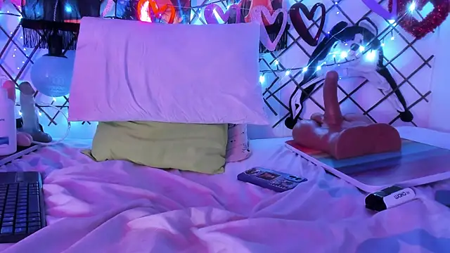 Snapshot of Alice_jacobs1 chatting on March 13, 2025, 7:42 am Alice jacobs1 online show from March 13, 2025, 7:42 am