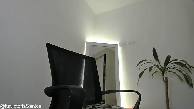 Victoriasant online show from April 14, 2026, 2:50 am