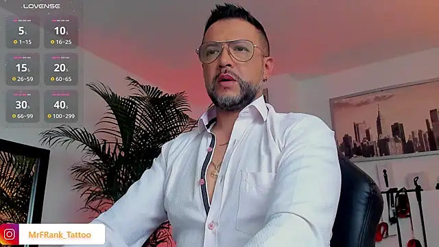 MrFrank tattoo online show from December 5, 2024, 12:22 pm