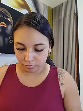 Snapshot of LizzRouse chatting on April 21, 2026, 8:34 pm LizzRouse online show from April 21, 2026, 8:34 pm
