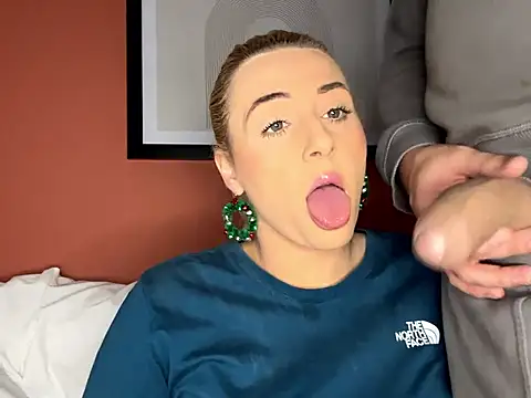 Snapshot of Strongqueen chatting on December 7, 2024, 8:49 pm Strongqueen online show from December 7, 2024, 8:49 pm