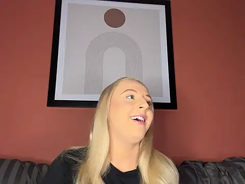 Snapshot of Strongqueen chatting on December 29, 2024, 8:04 pm Strongqueen online show from December 29, 2024, 8:04 pm