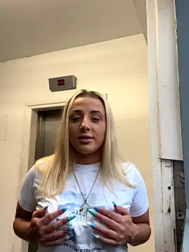 Snapshot of Strongqueen chatting on September 20, 2025, 5:25 pm Strongqueen online show from September 20, 2025, 5:25 pm