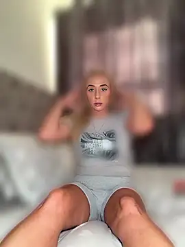 Snapshot of Strongqueen chatting on July 12, 2026, 6:43 pm Strongqueen online show from July 12, 2026, 6:43 pm