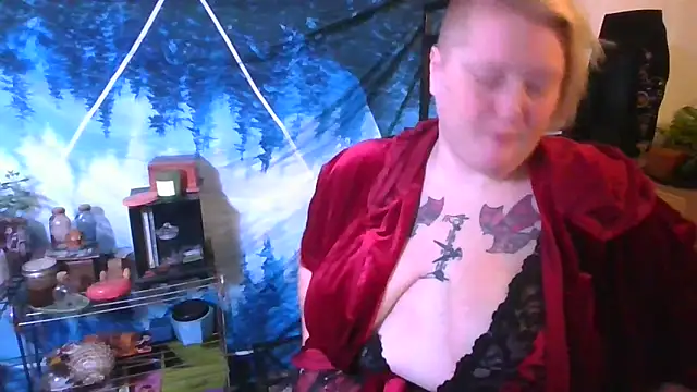 buxombosums online show from December 15, 2025, 7:12 am