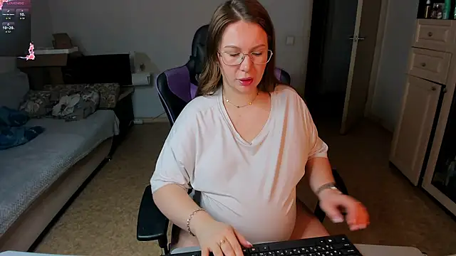 Snapshot of stella_vestal chatting on April 6, 2026, 4:32 am stella vestal online show from April 6, 2026, 4:32 am