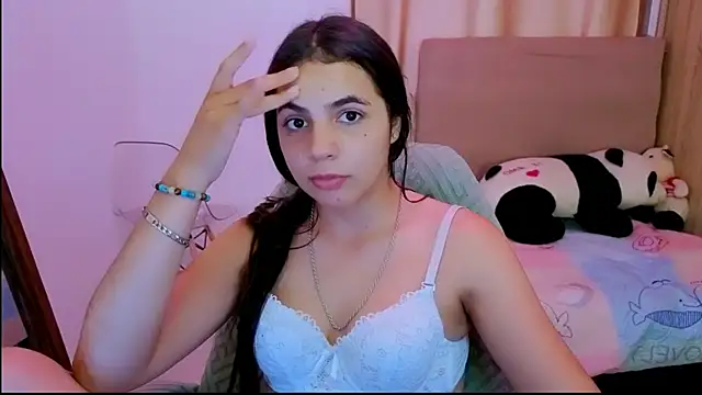  elenna online show from April 13, 2026, 7:08 pm