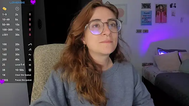 Snapshot of linda_giggle chatting on December 6, 2024, 2:24 am linda giggle online show from December 6, 2024, 2:24 am