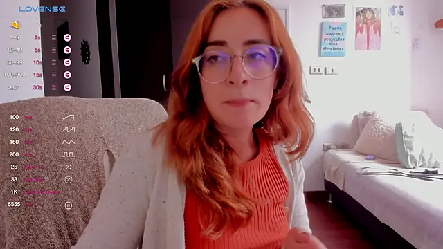 Snapshot of linda_giggle chatting on December 19, 2024, 6:12 pm linda giggle online show from December 19, 2024, 6:12 pm