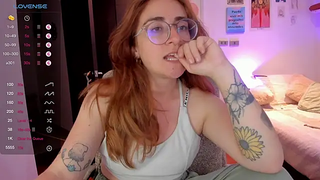 Snapshot of linda_giggle chatting on February 2, 2025, 1:45 am linda giggle online show from February 2, 2025, 1:45 am