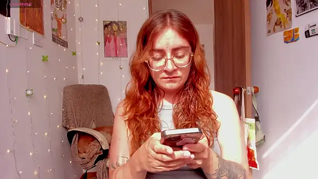 Snapshot of linda_giggle chatting on September 26, 2025, 1:37 pm linda giggle online show from September 26, 2025, 1:37 pm