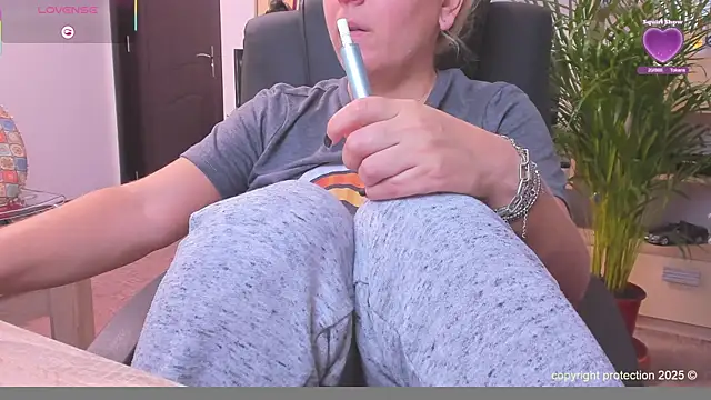 SquirtKitten online show from October 7, 2025, 11:18 am