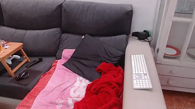 Snapshot of Nudelschwanz chatting on February 9, 2025, 5:22 pm Nudelschwanz online show from February 9, 2025, 5:22 pm