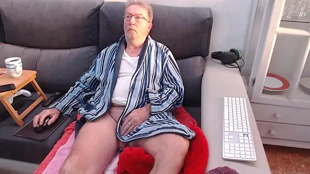 Snapshot of Nudelschwanz chatting on February 13, 2025, 7:24 am Nudelschwanz online show from February 13, 2025, 7:24 am