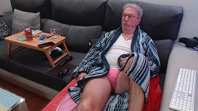 Snapshot of Nudelschwanz chatting on February 14, 2025, 8:26 pm Nudelschwanz online show from February 14, 2025, 8:26 pm