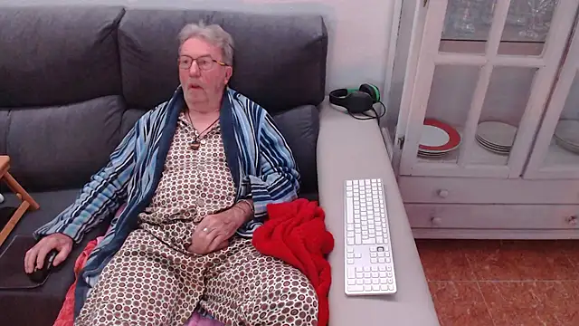 Snapshot of Nudelschwanz chatting on February 16, 2025, 7:04 am Nudelschwanz online show from February 16, 2025, 7:04 am