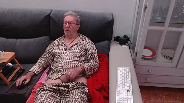 Snapshot of Nudelschwanz chatting on February 18, 2025, 5:09 am Nudelschwanz online show from February 18, 2025, 5:09 am