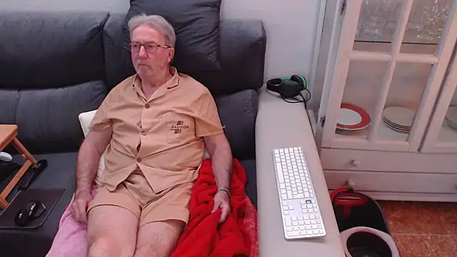 Snapshot of Nudelschwanz chatting on February 21, 2025, 10:26 pm Nudelschwanz online show from February 21, 2025, 10:26 pm