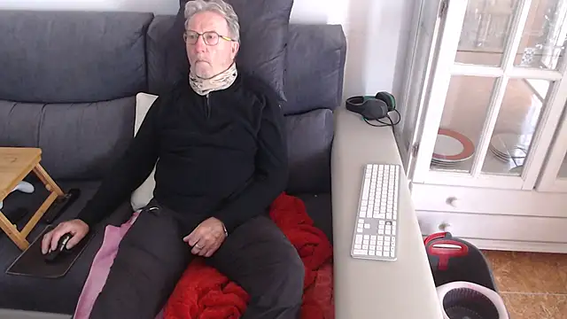 Snapshot of Nudelschwanz chatting on February 23, 2025, 11:44 am Nudelschwanz online show from February 23, 2025, 11:44 am