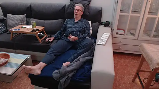 Snapshot of Nudelschwanz chatting on February 26, 2025, 9:16 pm Nudelschwanz online show from February 26, 2025, 9:16 pm