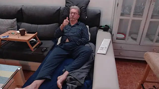 Snapshot of Nudelschwanz chatting on February 27, 2025, 4:09 am Nudelschwanz online show from February 27, 2025, 4:09 am