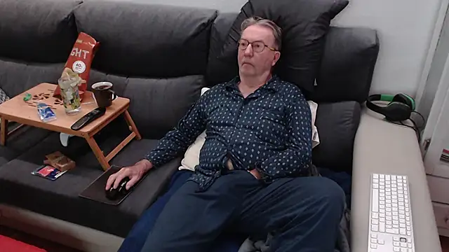 Snapshot of Nudelschwanz chatting on March 11, 2025, 3:16 am Nudelschwanz online show from March 11, 2025, 3:16 am