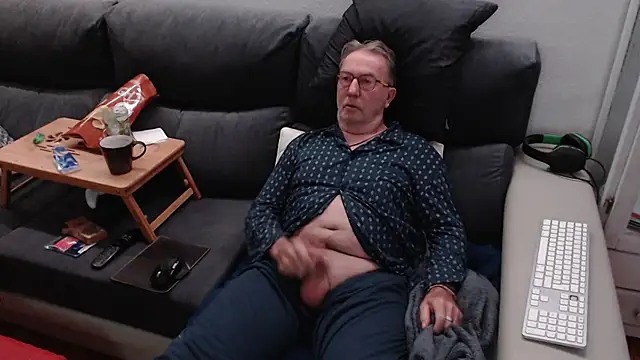 Snapshot of Nudelschwanz chatting on March 11, 2025, 6:43 am Nudelschwanz online show from March 11, 2025, 6:43 am