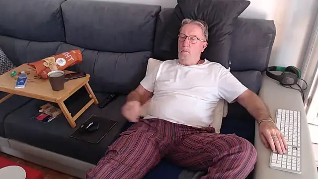 Snapshot of Nudelschwanz chatting on March 11, 2025, 4:07 pm Nudelschwanz online show from March 11, 2025, 4:07 pm